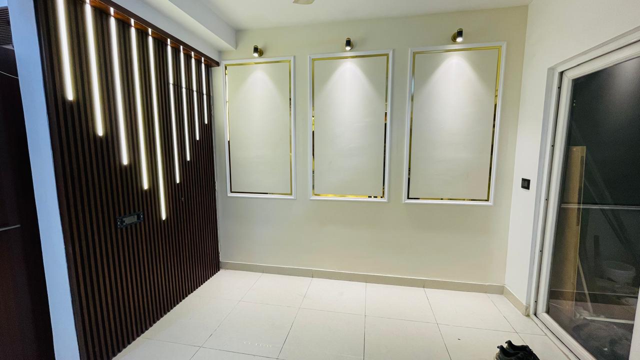 Modern Bedroom Molding Wall
